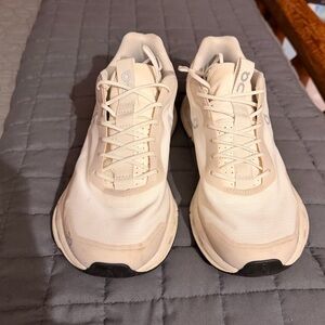 Good used condition. Women’s Size 9.5. Ivory color.